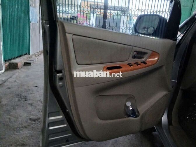 Innova 2011 số tự động xe gia đình
