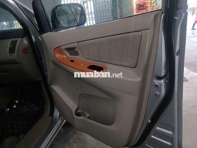 Innova 2011 số tự động xe gia đình