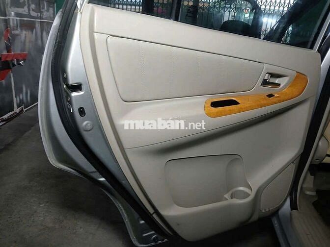 Innova 2011 số tự động xe gia đình
