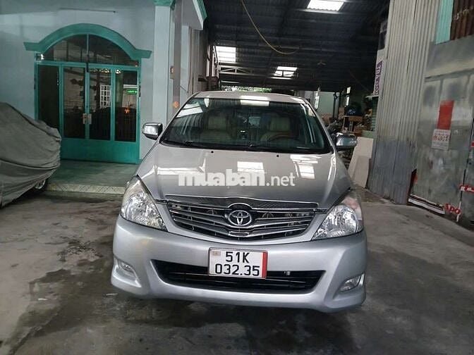 Innova 2011 số tự động xe gia đình
