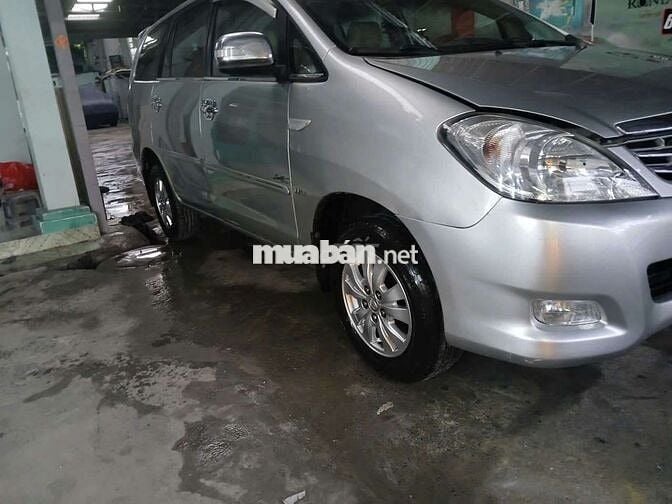 Innova 2011 số tự động xe gia đình