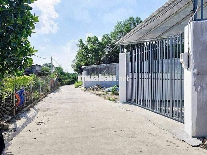 Cần vốn nên tôi muốn bán gấp căn nhà ở Huyện Hóc Môn GIÁ 900 triệu