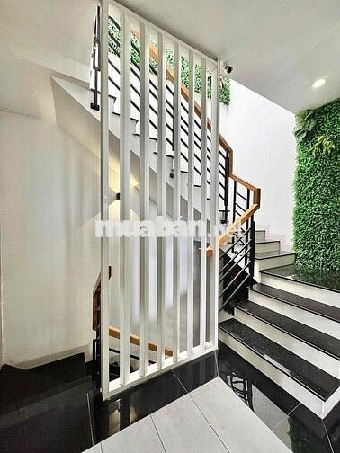CHO THUÊ CĂN STUDIO BAN CÔNG GẦN ĐẠI HỌC NGUYỄN TẤT THÀNH