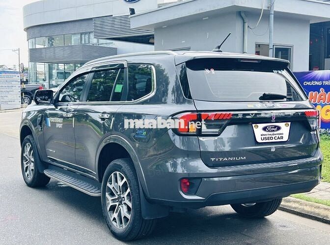 Ford Everest 2023 Titanium 2.0L 4x2 AT - 45000 km