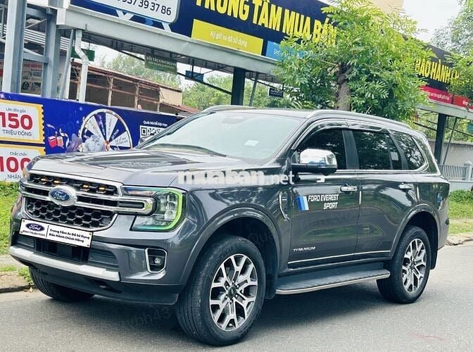 Ford Everest 2023 Titanium 2.0L 4x2 AT - 45000 km
