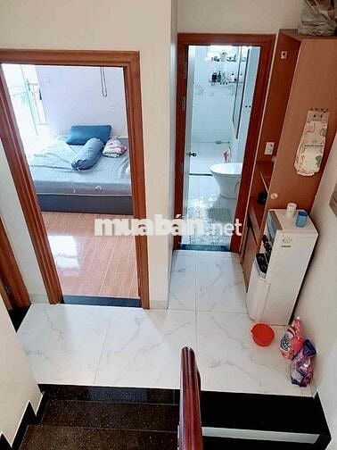 NHÀ ĐẸP NỞ HẬU LÔ GÓc 3 TẦNG- 4 PHÒNg NGỦ-3 WC