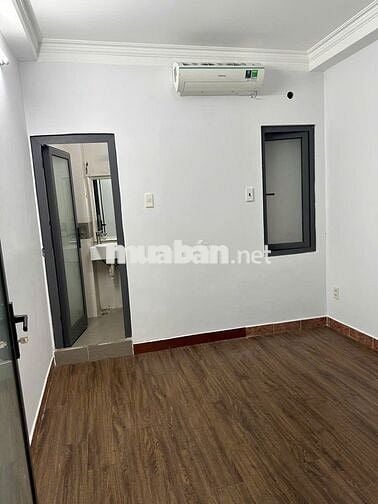 Bán nhà gần chợ kinh doanh buôn bán tốt, hẻm xe hơi