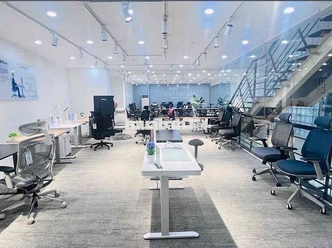 Toà 3 Tầng MT đẹp 20mx12 Sàn suốt Tiện làm showroom spa giá chỉ 100 tr