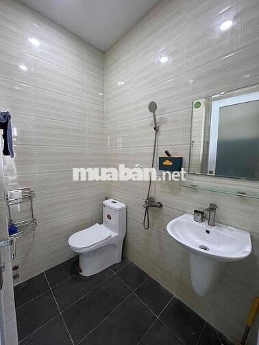 Căn hộ cho thuê trong Vạn Phúc City - nội thất, ban công, toilet riêng