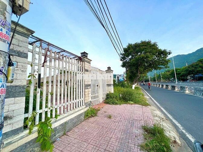 Đất mặt tiền đường Nguyễn Tất Thành giá *** khu vực