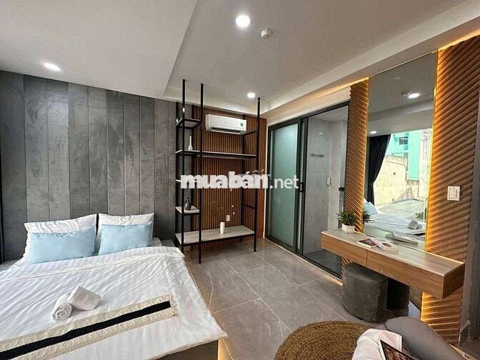 THUÊ PHÒNG 30M2 BAN CÔNG PHAN VĂN HÂN GẦN QUẬN 1 NGÃ TƯ HÀNG XANH