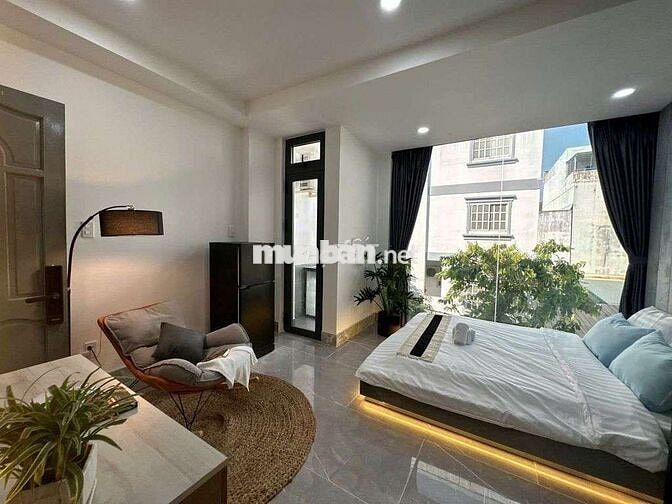 THUÊ PHÒNG 30M2 BAN CÔNG PHAN VĂN HÂN GẦN QUẬN 1 NGÃ TƯ HÀNG XANH