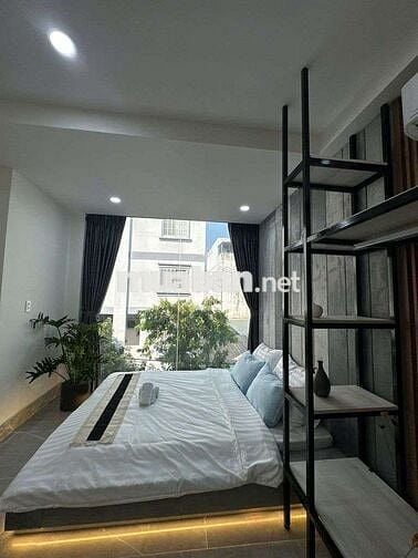 THUÊ PHÒNG 30M2 BAN CÔNG PHAN VĂN HÂN GẦN QUẬN 1 NGÃ TƯ HÀNG XANH