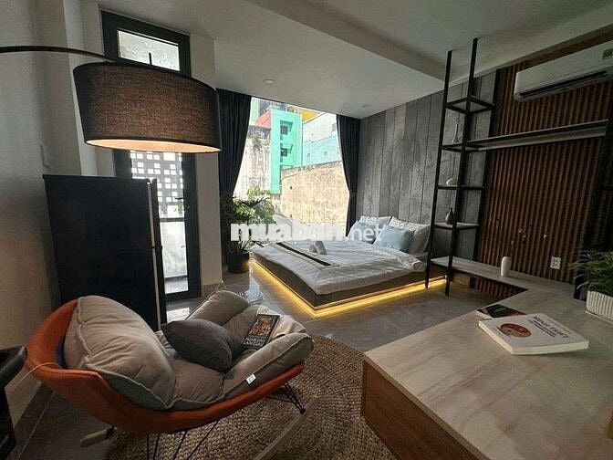 THUÊ PHÒNG 30M2 BAN CÔNG PHAN VĂN HÂN GẦN QUẬN 1 NGÃ TƯ HÀNG XANH