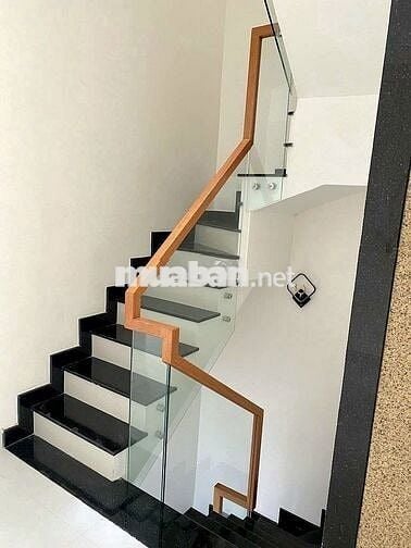 Cần cho thuê nhà MT 46A Cửu Long P.15 Q.10