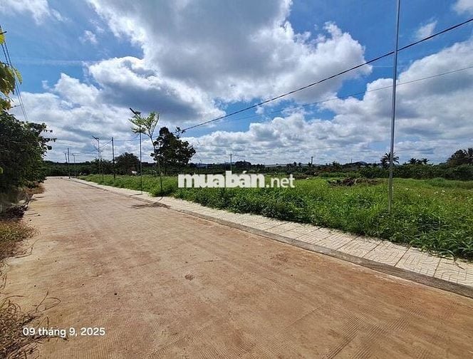 Chính chủ bán 200m² 72m thổ cư chỉ 430 triệu tại Đinh Văn Lsam Hà