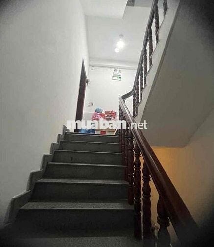 CHDV 5 TẦNG. GẦN BXMĐ. THU NHẬP 50TR/TH. SÁT HXH. SHR VUÔNG VỨC. 9,x T