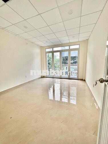 Nhà Sạch Sẻ DT 120m2 1Trệt 1Lầu 3Pn 2Wc Sân Xe Máy Hẻm Ôtô Tải