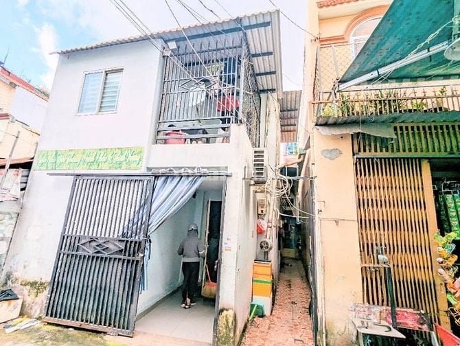 Nhà cấp 04 gần KDC HimLam, DT 5,4x16m
