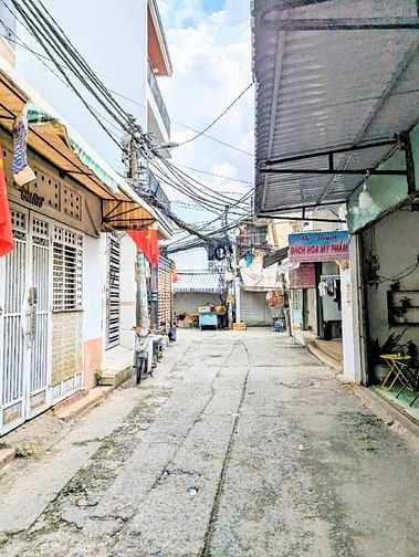 Nhà cấp 04 gần KDC HimLam, DT 5,4x16m