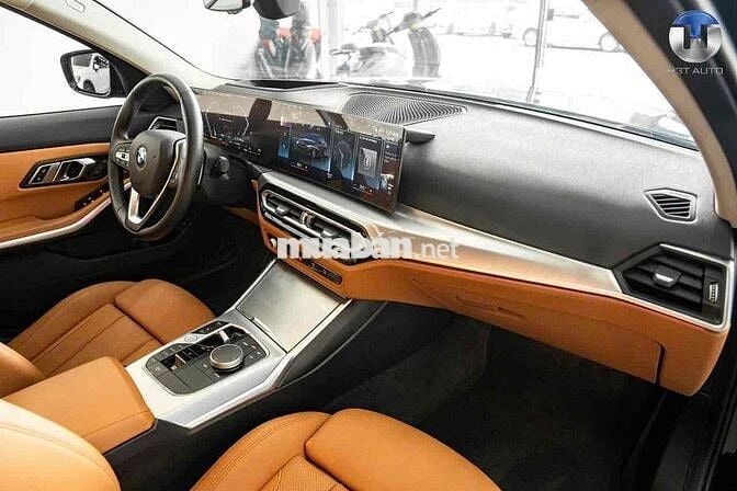 BMW 3 Series 2023 320i Sport Line - 12000 km
