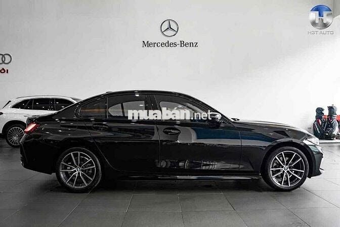 BMW 3 Series 2023 320i Sport Line - 12000 km
