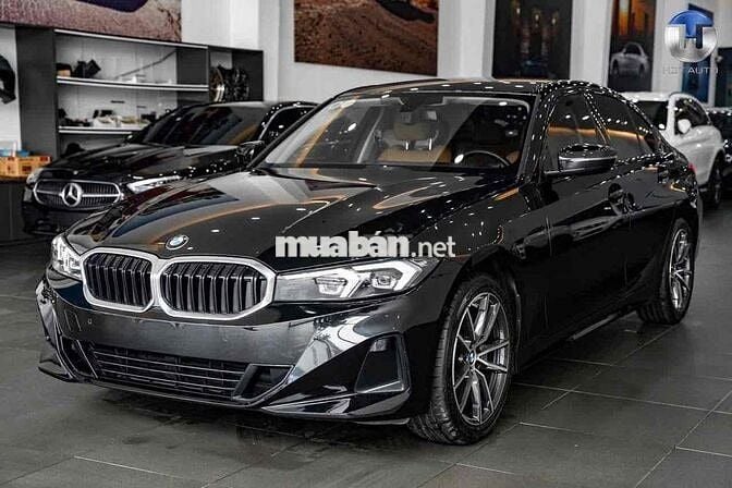 BMW 3 Series 2023 320i Sport Line - 12000 km