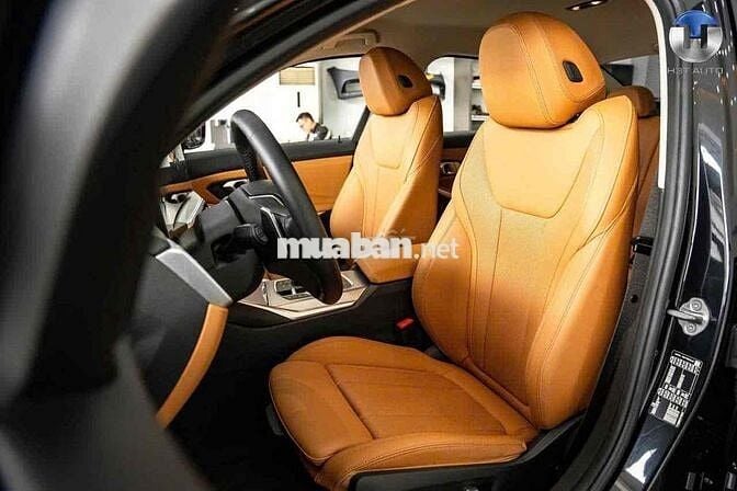 BMW 3 Series 2023 320i Sport Line - 12000 km