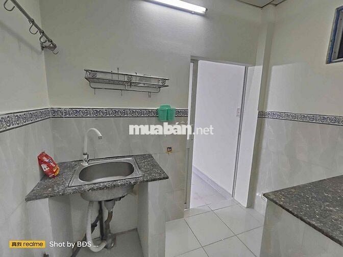 nhà ( phòng ) trên lầu có lối đi riêng gần chùa ưu đàm