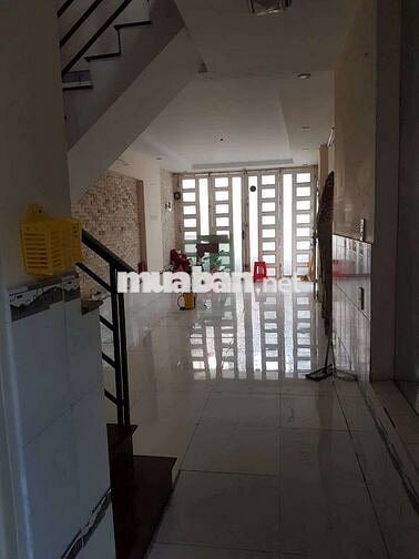 Nha cho thuê.4m × 12m làu 3p ngủ 2wc
