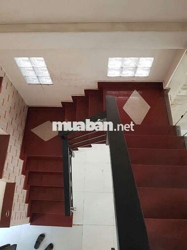 Nha cho thuê.4m × 12m làu 3p ngủ 2wc