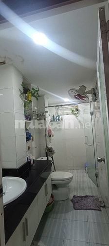 Bán CC Lầu 1, dt: 101m2, 3pn, 2wc, Hải Thượng Lãn Ông, Q5. 3.6 tỷ