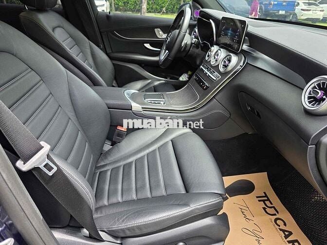 Mercedes Benz GLC300 2021 - 33000 km