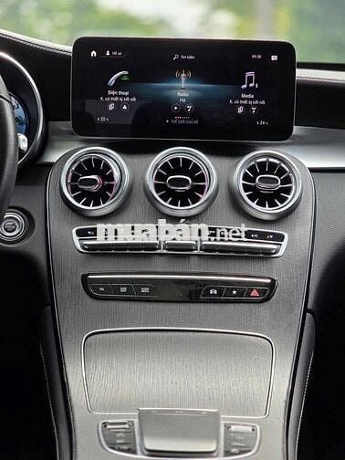 Mercedes Benz GLC300 2021 - 33000 km