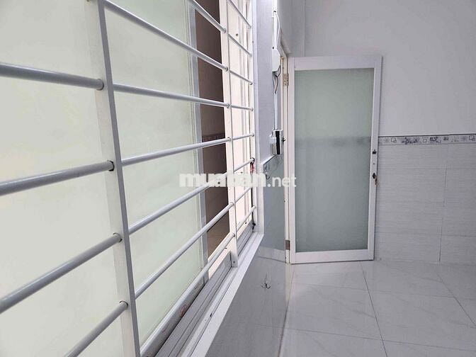 Duplex rộng rãi 30m2 nằm sát trục đường 3/2