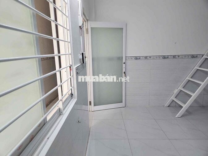 Duplex rộng rãi 30m2 nằm sát trục đường 3/2