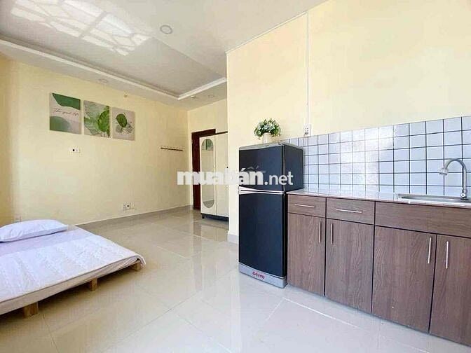 phòng cho thuê ban công cửa sổ thoáng gần đại học bách khoa quận 10