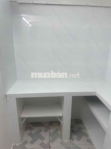 Nhà trệt mới sơn sửa có sân để xe máy khu an ninh sạch sẽ