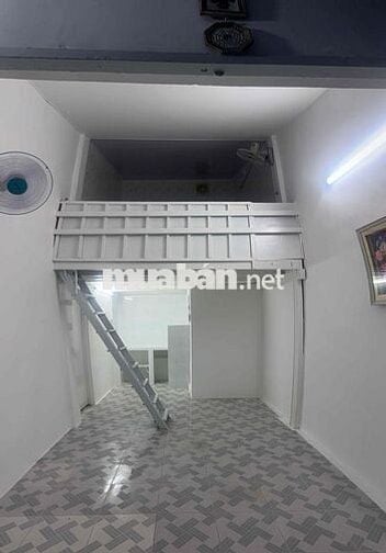 Nhà trệt mới sơn sửa có sân để xe máy khu an ninh sạch sẽ