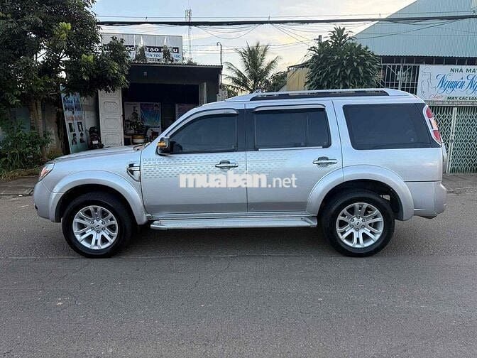 Ford Everest 2013 2.5L 4x2 MT - 100000 km