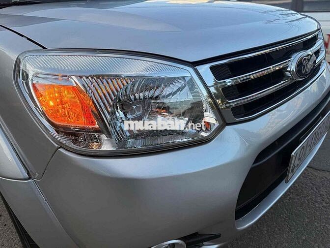 Ford Everest 2013 2.5L 4x2 MT - 100000 km