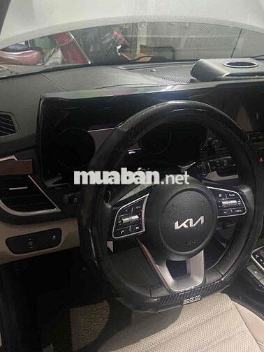 Kia Seltos 2023 Premium 1.4 AT - 9500 km