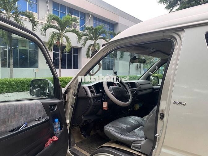 Toyota Hiace 2005 - xe xài kỹ còn rất đẹp