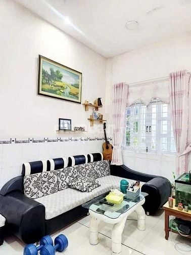Bán gấp căn nhà ở Bà Điểm- Hóc Môn, để trả nợ. Giá chỉ có 980 triệu, 