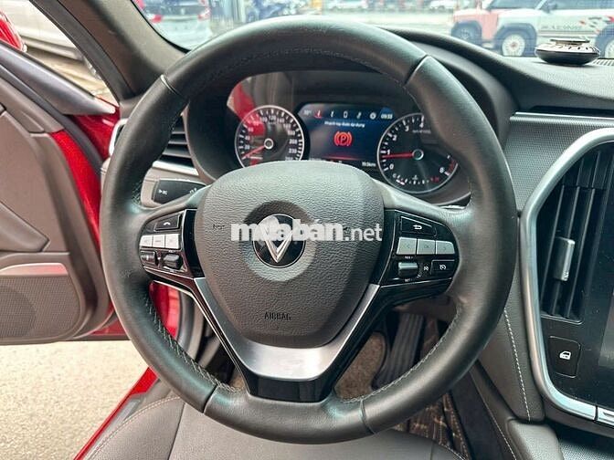 VinFast Lux A2.0 Plus 2019, màu đỏ - 63000 km