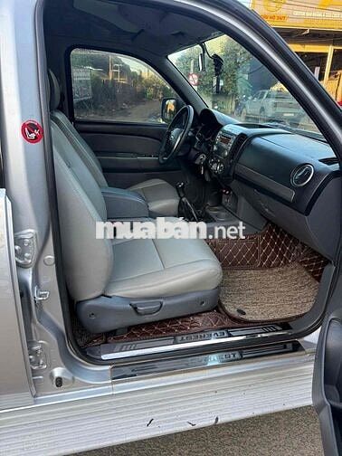 Ford Everest 2013 2.5L 4x2 MT - 100000 km