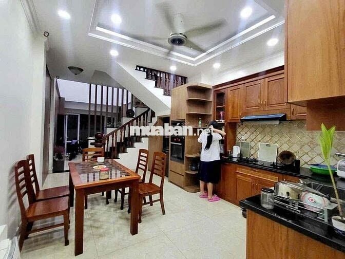 SIÊU PHẨM 5 TẦNG NGAY GIGAMALL - HẺM NHỰA 8M - HBC - THỦ ĐỨC