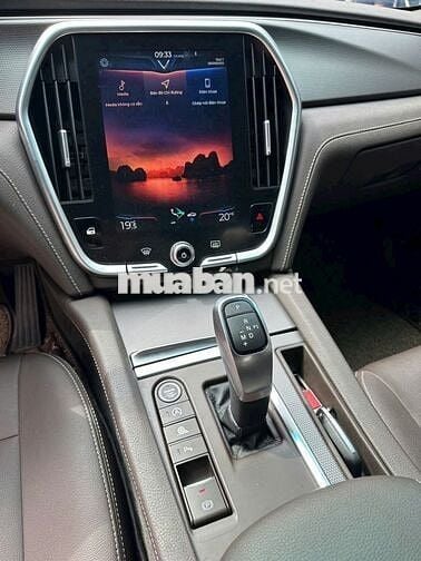 VinFast Lux A2.0 Plus 2019, màu đỏ - 63000 km