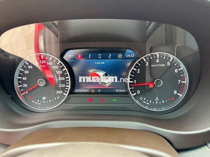 VinFast Lux A2.0 Plus 2019, màu đỏ - 63000 km