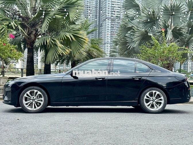 VinFast Lux A Base 2022 - Màu đen - 2v2km